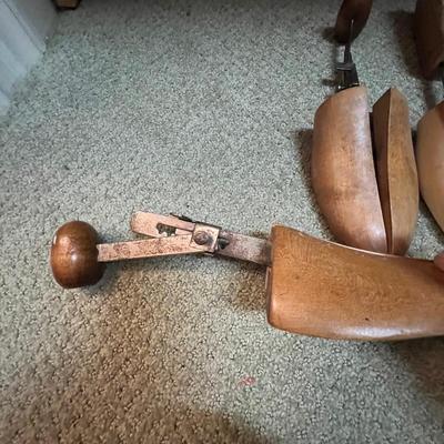 Eddie Bauer Cedar Shoe Rack, Shoe Trees & More (PC2-RG)