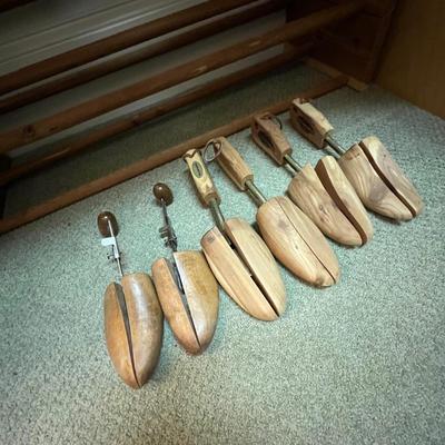 Eddie Bauer Cedar Shoe Rack, Shoe Trees & More (PC2-RG)