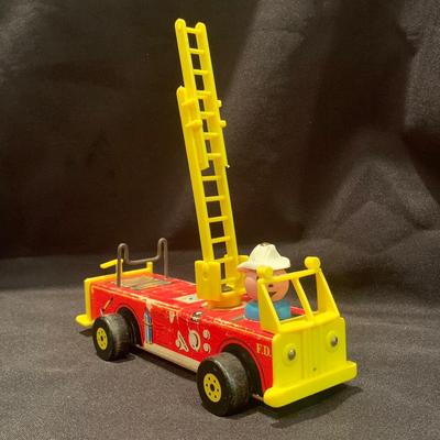 Vintage Fisher Price Toys (UH-KW)