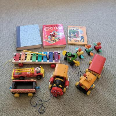 Vintage Fisher Price Toys (UH-KW)