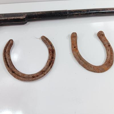 Vintage Daisy BB Gun rifle with 4 metal rustic horseshoes