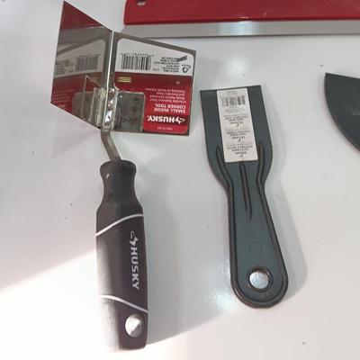Scrapers and putty knives