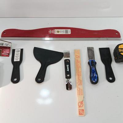 Scrapers and putty knives