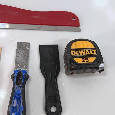 Scrapers and putty knives