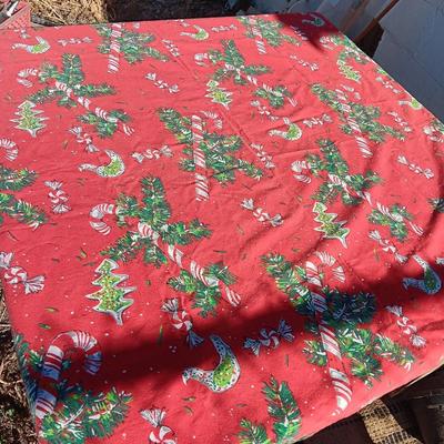 Vintage Christmas Tablecloth - Made by Springmaid