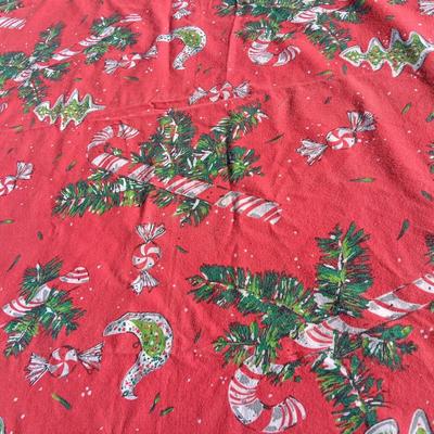 Vintage Christmas Tablecloth - Made by Springmaid