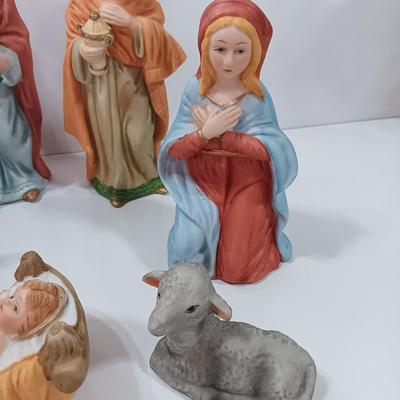 Homeco Nativity figures set of 9