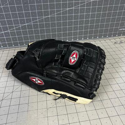 Easton Baseball Mitt