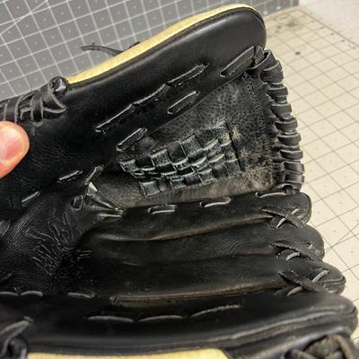 Easton Baseball Mitt