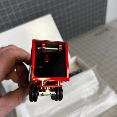 Winross Truck Model HERMAN MILLER 