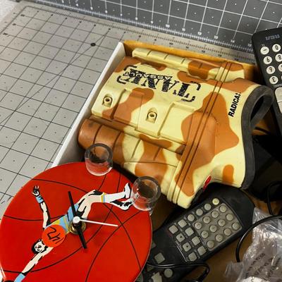 Lot of Vintage Electronics and Gaming Items 