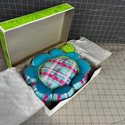 American Girl Dreamy Daisy Pet Bed NEW in the Original Box.