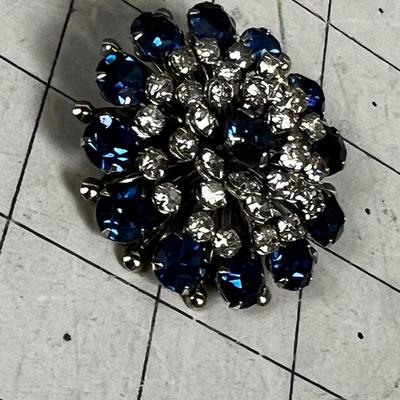 Rhinestone Round Brooch With Blue Stones