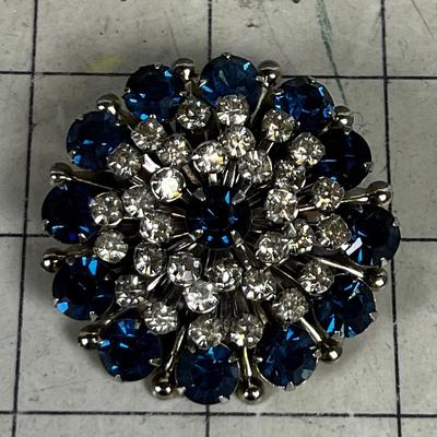 Rhinestone Round Brooch With Blue Stones