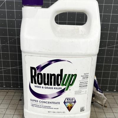 Super Concentrate ROUND UP 2/3's Full