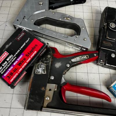 Hand Staple Gun With Staple 