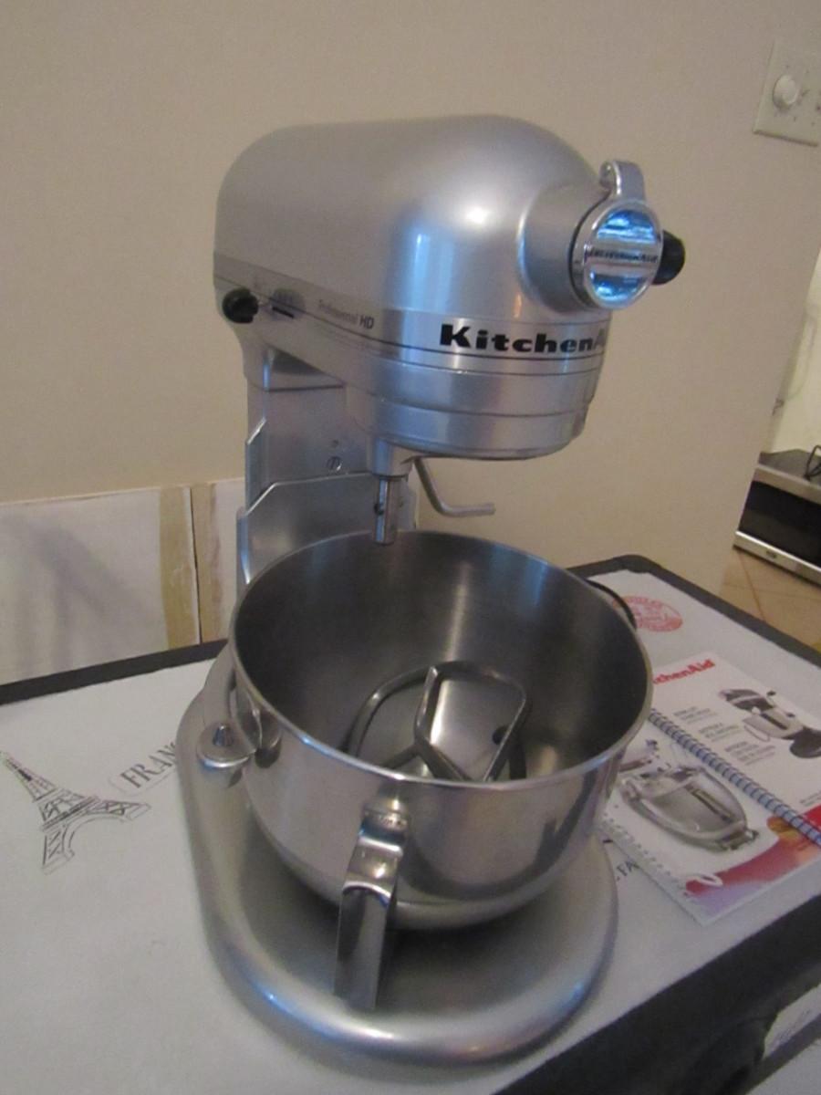 Kitchen Aid Professional HD Mixer with Attachments Dough Hook, Paddle, and Whisk