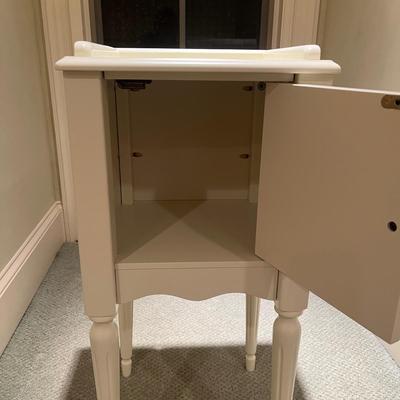 End Table, Lamp & Clock (BR1-MG)