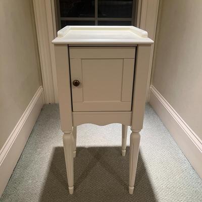 End Table, Lamp & Clock (BR1-MG)