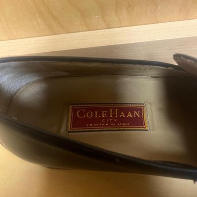 Six Pairs of Dress Shoes Size 10 (PC2-MG)