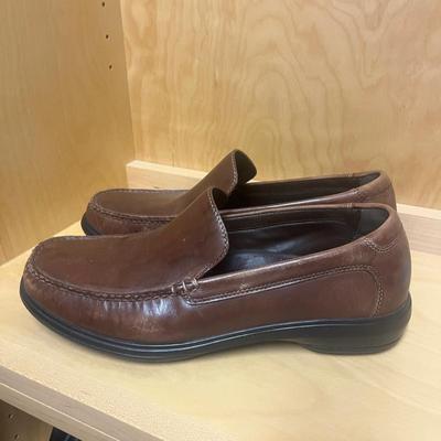 Six Pairs of Dress Shoes Size 10 (PC2-MG)