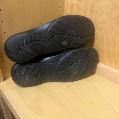 Six Pairs of Dress Shoes Size 10 (PC2-MG)