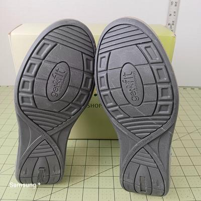 Performance Platforms - Womens Size 7.5W