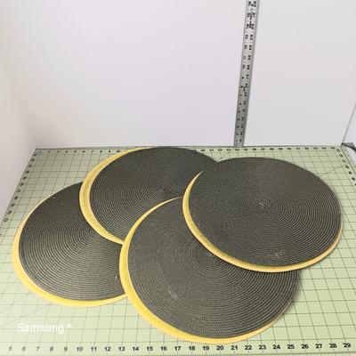 Round Placemats 4-yellow 4-green