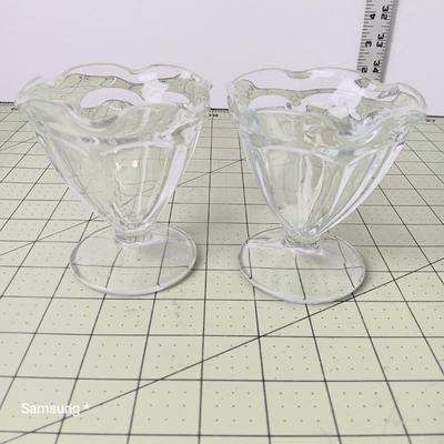 2 Sundae Glasses & 3 Hershey Chocolate Lover  glasses