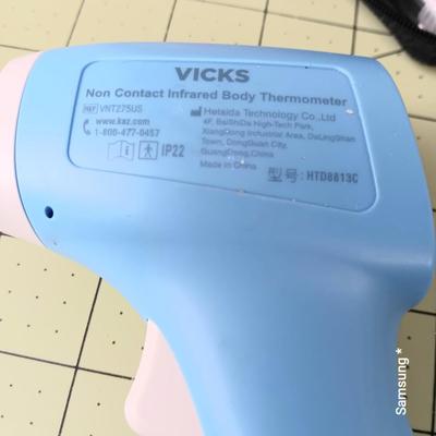 Vicks Touchless Theromometer Bundle