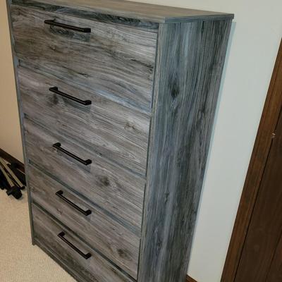 Ashley Furniture 5 Drawer Dresser