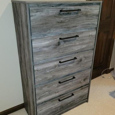 Ashley Furniture 5 Drawer Dresser