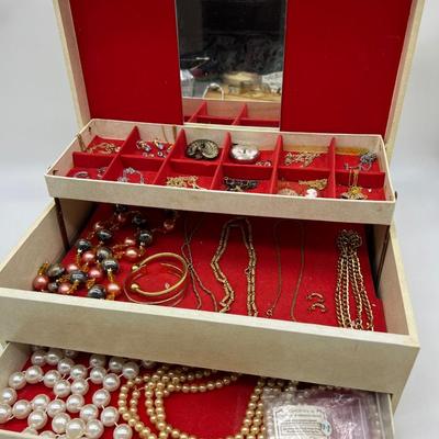 The Jewelry Box Lot