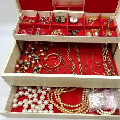 The Jewelry Box Lot