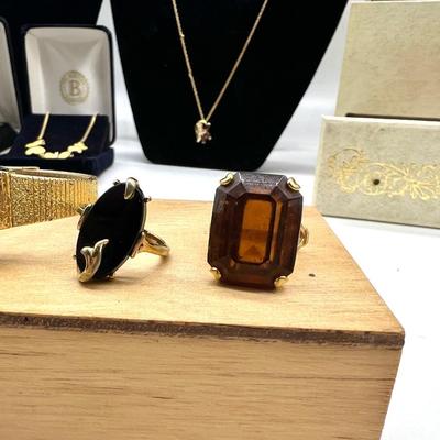 The Jewelry Box Lot