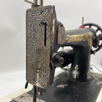 Antique Singer Sewer G486 7586 ~Read Details