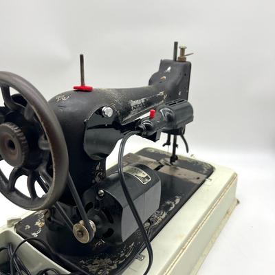 Antique Singer Sewer G486 7586 ~Read Details