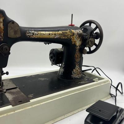 Antique Singer Sewer G486 7586 ~Read Details