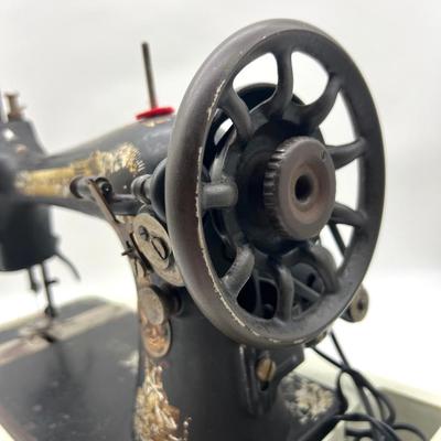 Antique Singer Sewer G486 7586 ~Read Details
