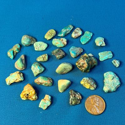 ASSORTED BITS AND CHUNKS OF TURQUOISE