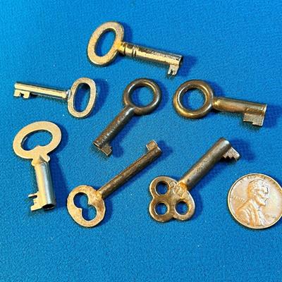 ASSORTED SMALL SKELETON KEYS 7 COUNT
