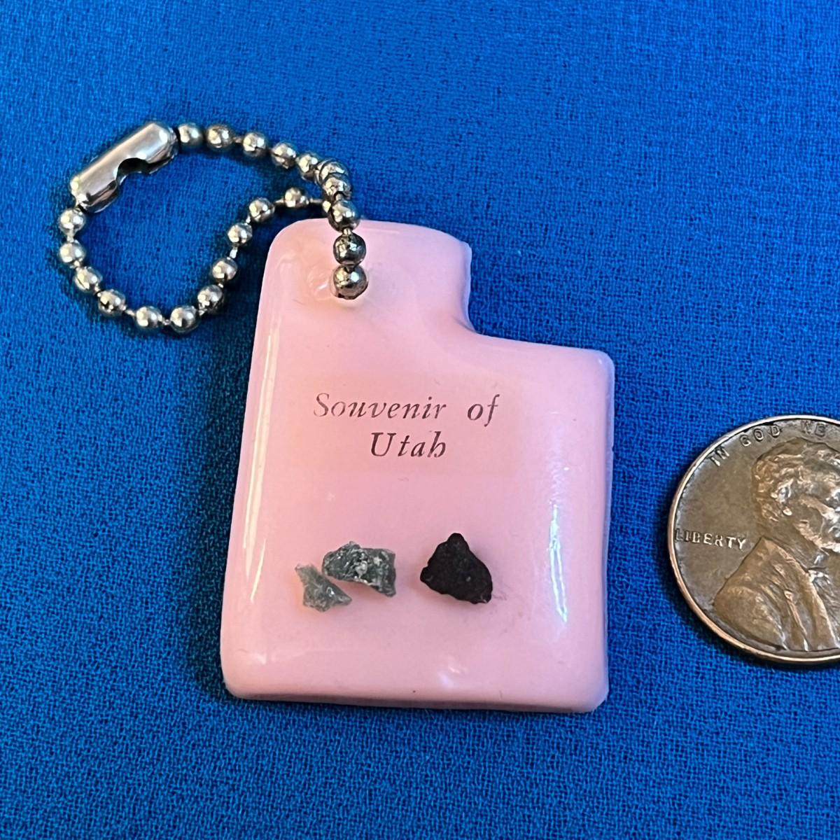 VINTAGE SOUVENIR UTAH MINERALS KEYCHAIN