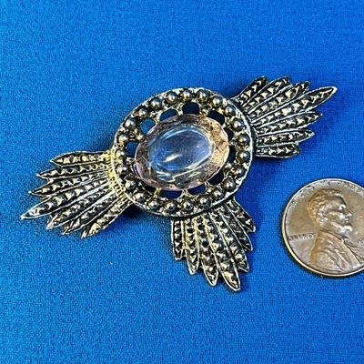 VINTAGE LOOK PINK GLASS FACETED STONE CENTER MARCASITE LOOK BROOCH