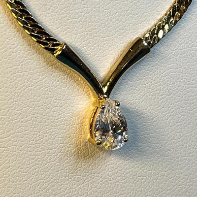 ELEGANT TEARDROP PRONG SET RHINESTONE PENDANT ON SNAKE PATTERN GOLD TONE CHAIN