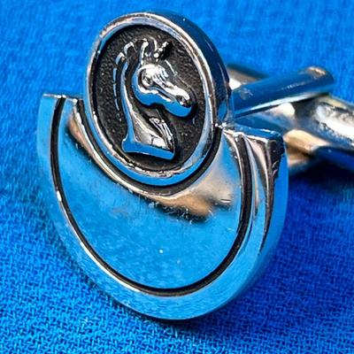 CLASSY SILVER TONE HORSE HEAD CUFFLINKS