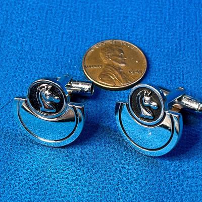 CLASSY SILVER TONE HORSE HEAD CUFFLINKS