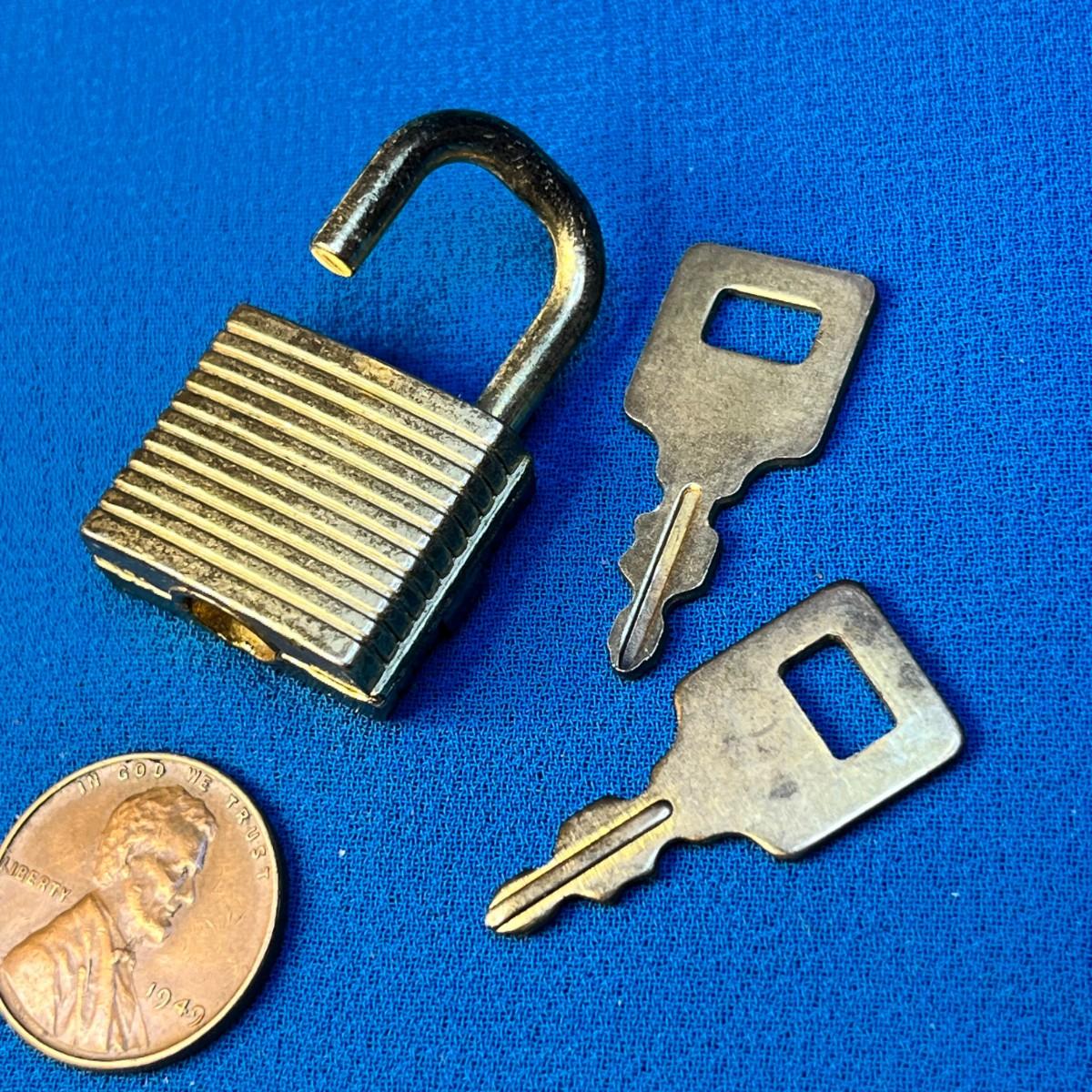 LITTLE PADLOCK WITH 2 KEYS MADE IN JAPAN