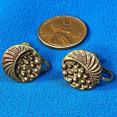 ANTIQUE BUTTONS? MADE INTO EARRINGS INTERESTING DETAIL