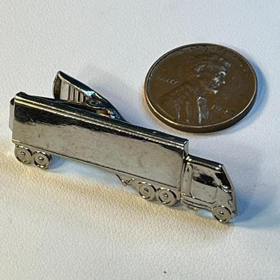 SEMI TRUCK BIG RIG SILVER TONE TIE CLIP