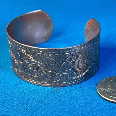 FLORAL PATTERN INCISED COPPER CUFF BRACELET